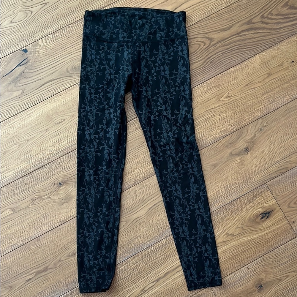 Fabletics black floral Leggings size small